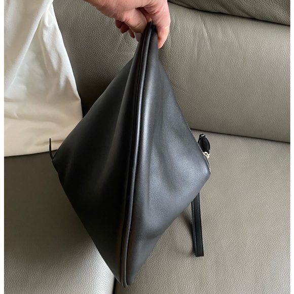 NEW Auth ALAÏA
Le Cœur Heart shape leather CLUTCH/BAG/ Wristlet Made in ITALY - Picture 14 of 16